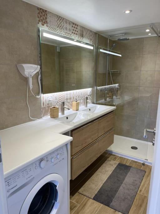 Duplex Centre Ville - 50M De La Plage - Clim - Garage - Netflix Le Grau-du-Roi Luaran gambar