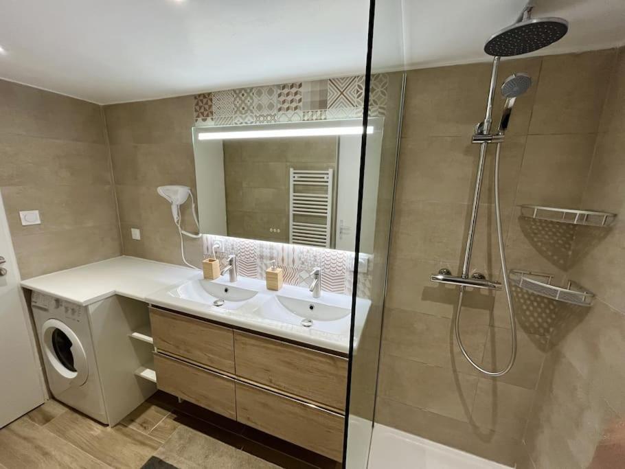 Duplex Centre Ville - 50M De La Plage - Clim - Garage - Netflix Le Grau-du-Roi Luaran gambar