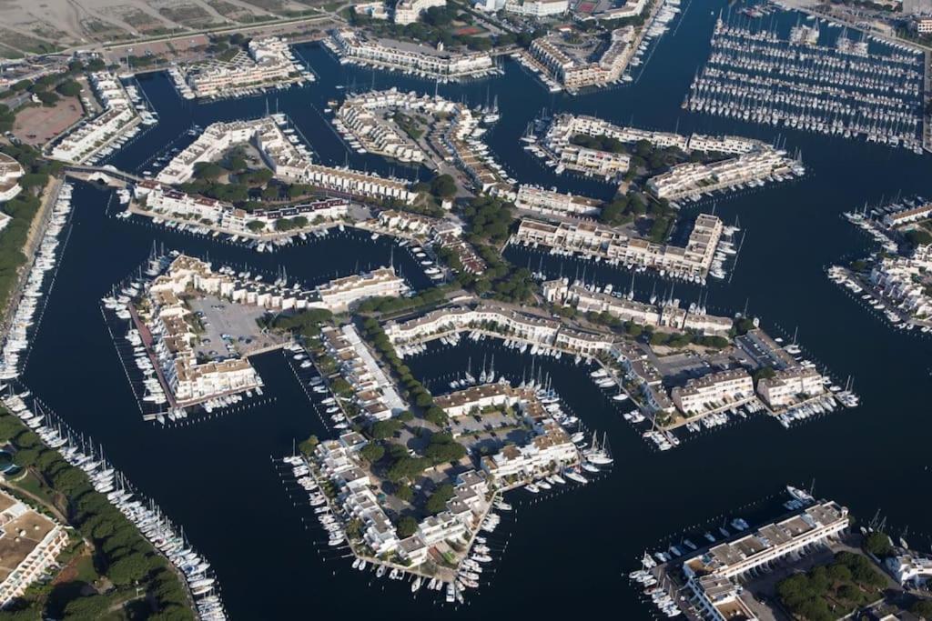 Duplex Centre Ville - 50M De La Plage - Clim - Garage - Netflix Le Grau-du-Roi Luaran gambar