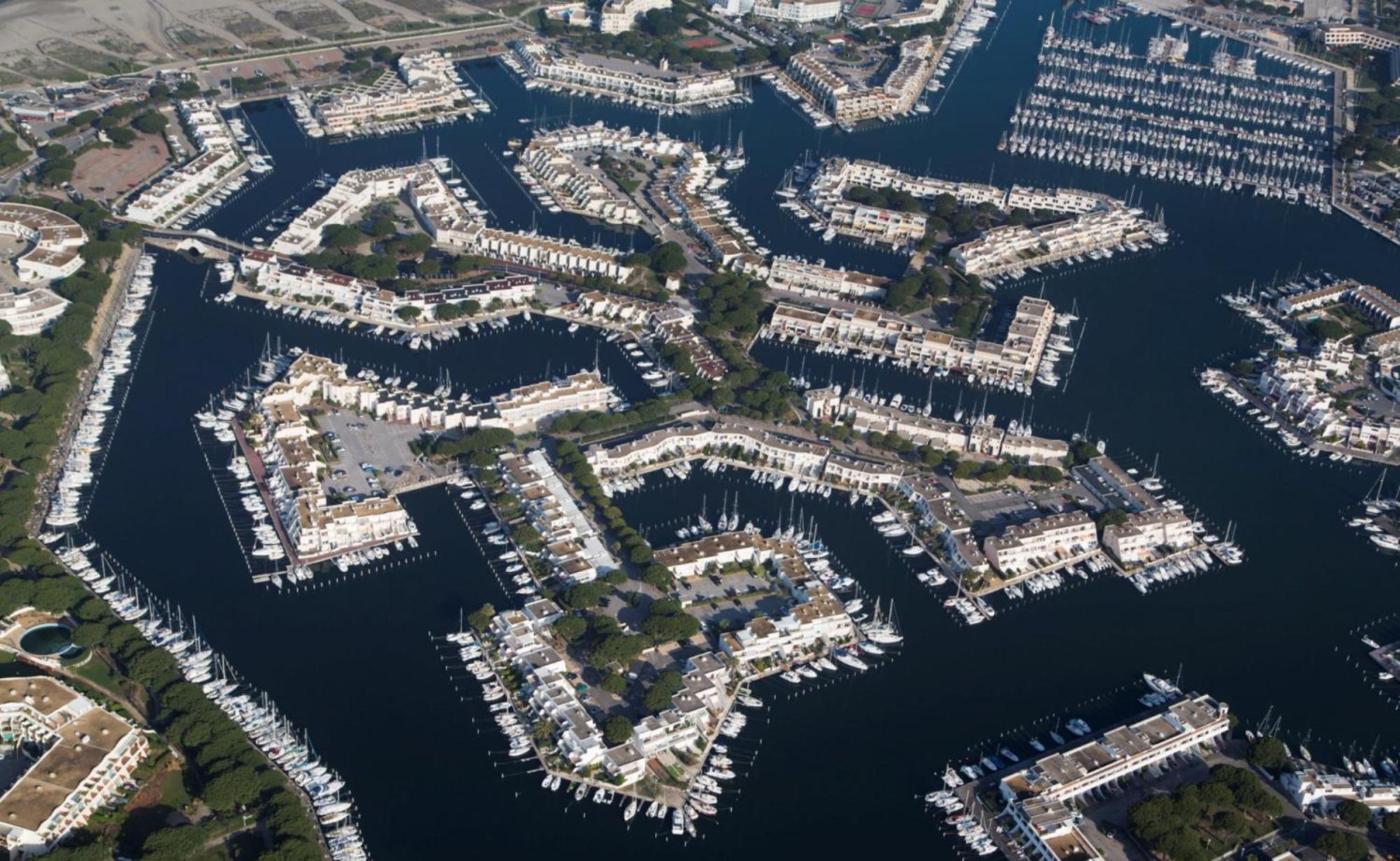 Duplex Centre Ville - 50M De La Plage - Clim - Garage - Netflix Le Grau-du-Roi Bilik gambar