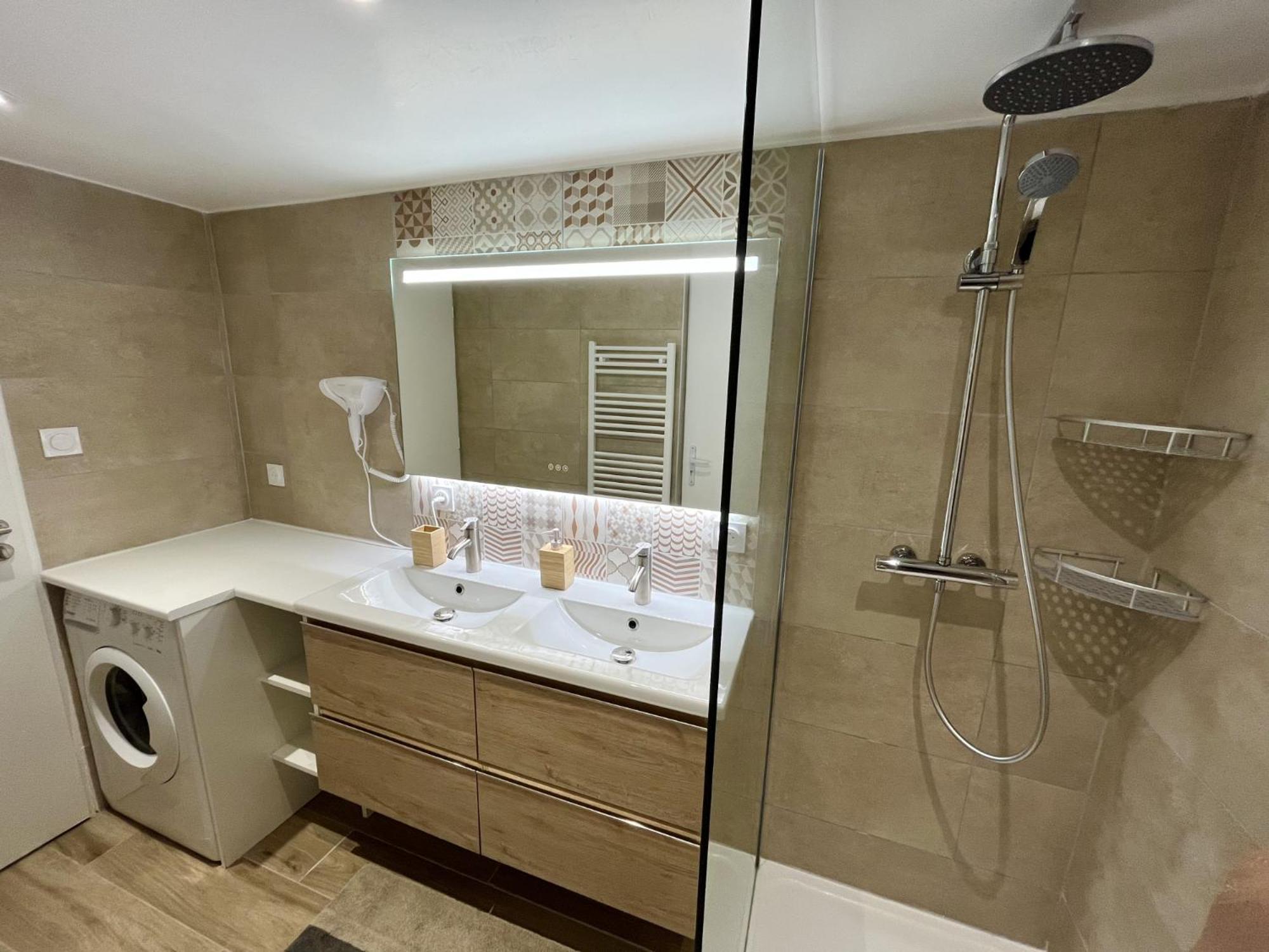 Duplex Centre Ville - 50M De La Plage - Clim - Garage - Netflix Le Grau-du-Roi Bilik gambar